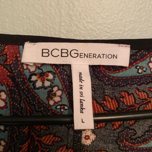 Very cute boho bell sleeve top BCBGeneration - Picture 2 of 2